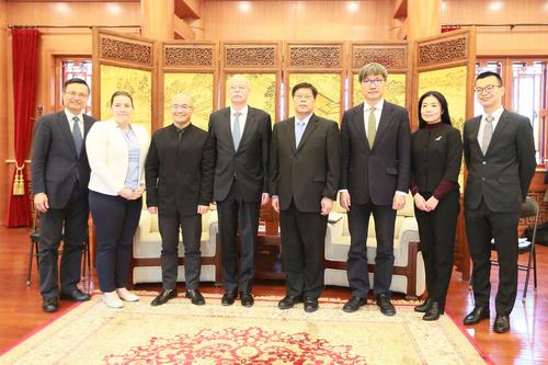 Herr Dr. von Goetze wird an der Peking Universität empfangen.