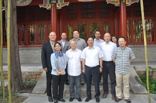 Der Botschafter Herr Shi Mingde im Kreise von ZDS-Mitgliedern.