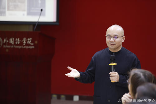 Zentrendirektor Prof. Huang Liaoyu