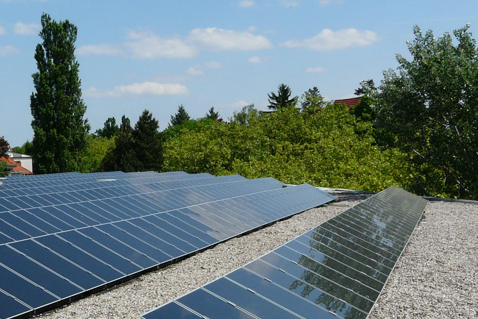 The university has installed photovoltaic systems on eight roofs.