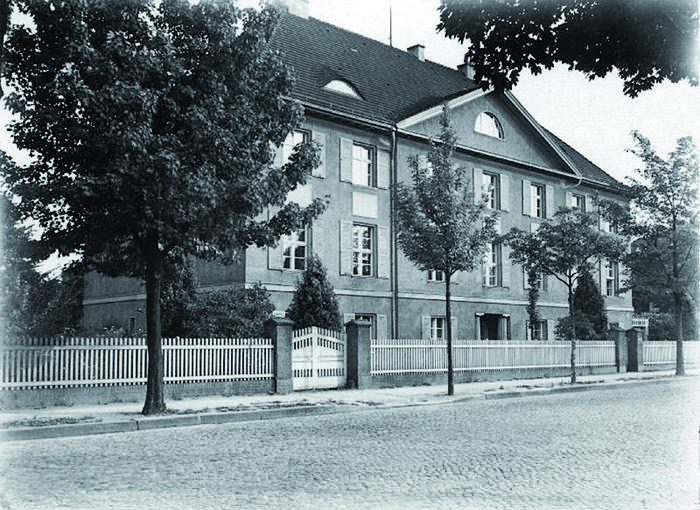 Astronomisches Rechen-Institut in der Altensteinstraße 40 circa im Jahr 1914 von der Straße aus