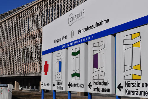 Der Campus Benjamin Franklin, Teil der Charité – Universitätsmedizin Berlin, entstand in den 1960er Jahren mithilfe von US-Mitteln als Europas erster großer Krankenhauskomplex.